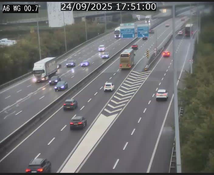 Traffic live webcam Luxembourg Croix de Cessange - A6 - BK 0.7 - direction A3 France