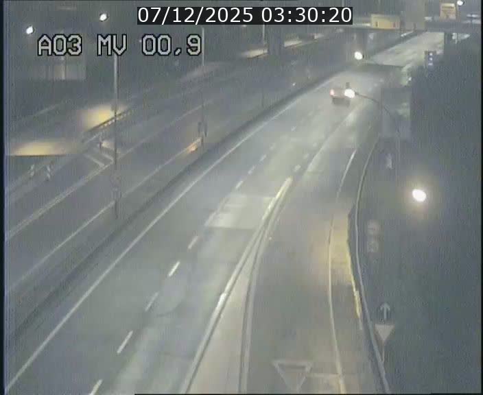 Traffic live webcam Luxembourg Croix de Gasperich - A3 - BK 0.4 - direction Luxembourg