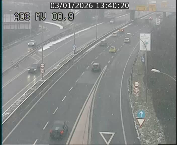 Traffic live webcam Luxembourg Croix de Gasperich - A3 - BK 0.4 - direction Luxembourg