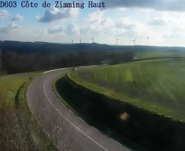 Webcam sur la D603 située en haut de la Côte de Zimming. Vue orientée vers Saint-Avold.