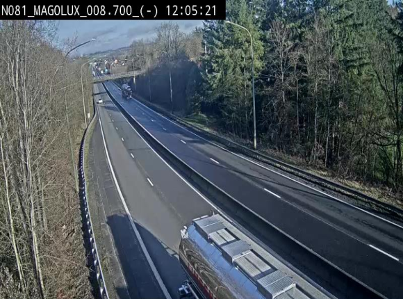 Webcam sur la N81 (E411) à hauteur de la jonction avec la N883. Vue orientée vers Arlon