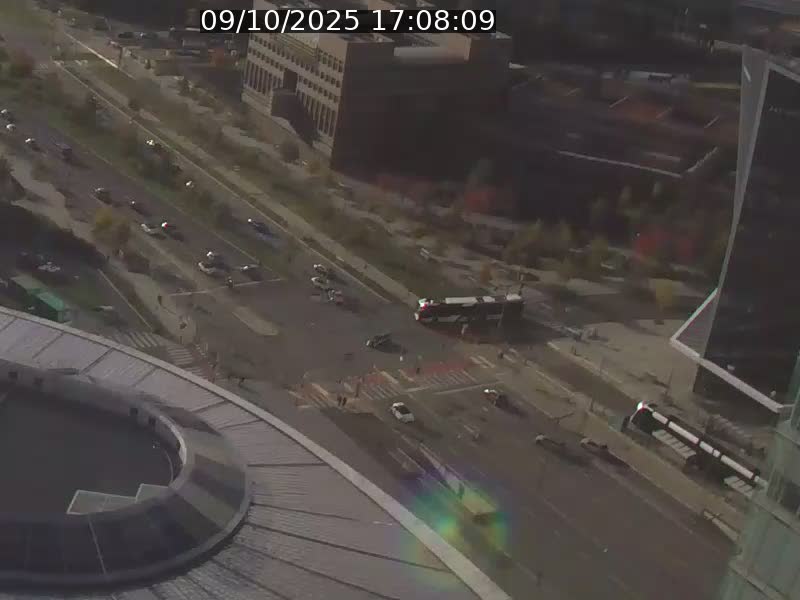Webcam sur l'avenue John Fitzgerald Kennedy (N51) avec vue sur le Pont rouge (Pont Grande Duchesse Charlotte), l'arrêt Pfaffenthal et l'entrée du quartier Kirchberg