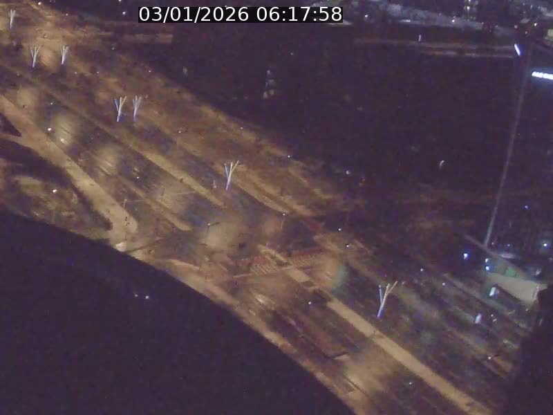 Webcam sur l'avenue John Fitzgerald Kennedy (N51) avec vue sur le Pont rouge (Pont Grande Duchesse Charlotte), l'arrêt Pfaffenthal et l'entrée du quartier Kirchberg