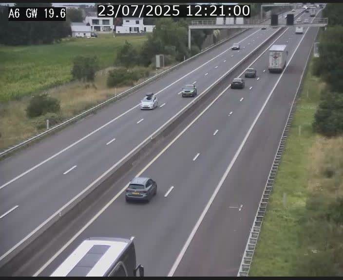Traffic live webcam Luxembourg - Steinfort - A6 - BK 19.6 - direction Belgique