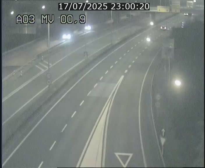 Traffic live webcam Luxembourg Croix de Gasperich - A3 - BK 0.4 - direction Luxembourg