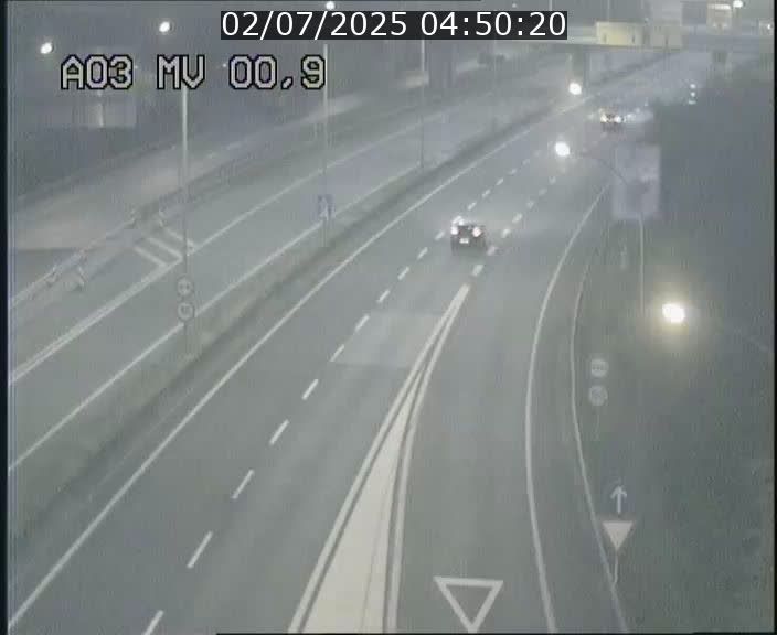 Traffic live webcam Luxembourg Croix de Gasperich - A3 - BK 0.4 - direction Luxembourg