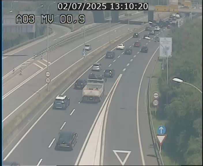 Traffic live webcam Luxembourg Croix de Gasperich - A3 - BK 0.4 - direction Luxembourg