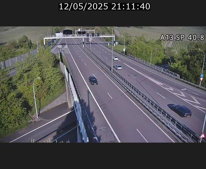 Webcam avec vue sur l'entrée côté allemand du tunnel Markusbierg à Schengen. Vue orientée vers le tunnel et Bettembourg