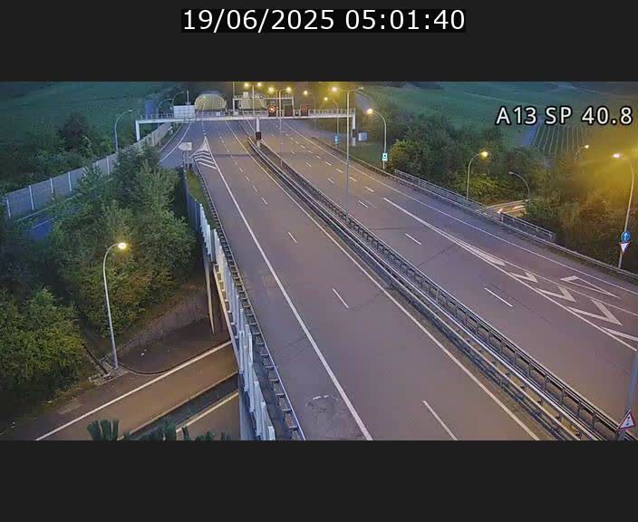Webcam avec vue sur l'entrée côté allemand du tunnel Markusbierg à Schengen. Vue orientée vers le tunnel et Bettembourg