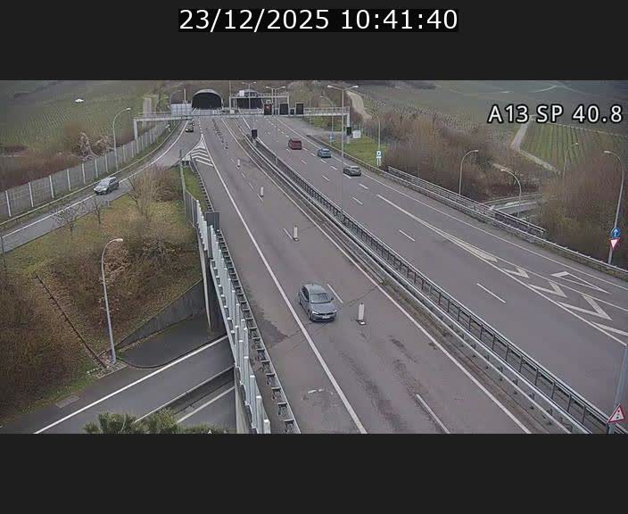 Webcam avec vue sur l'entrée côté allemand du tunnel Markusbierg à Schengen. Vue orientée vers le tunnel et Bettembourg