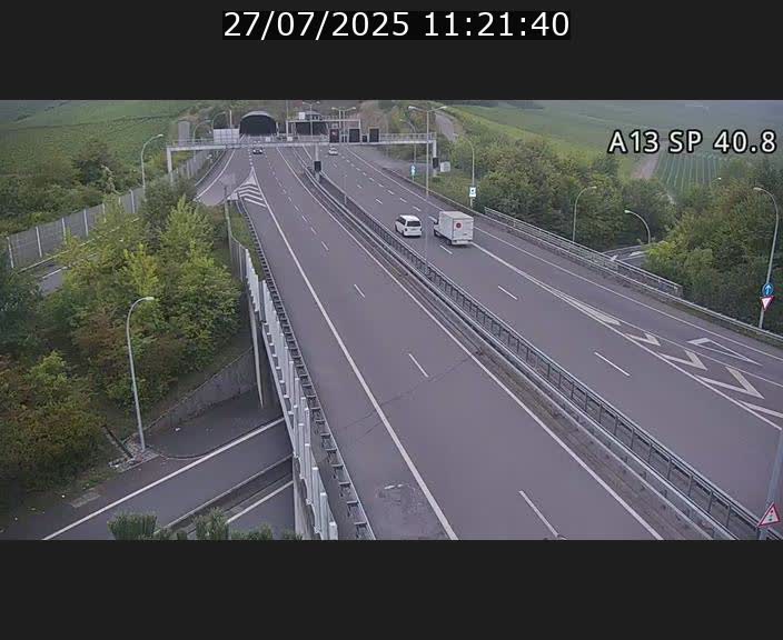 Webcam avec vue sur l'entrée côté allemand du tunnel Markusbierg à Schengen. Vue orientée vers le tunnel et Bettembourg
