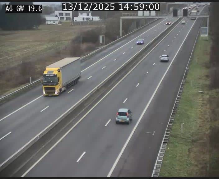 Traffic live webcam Luxembourg - Steinfort - A6 - BK 19.6 - direction Belgique