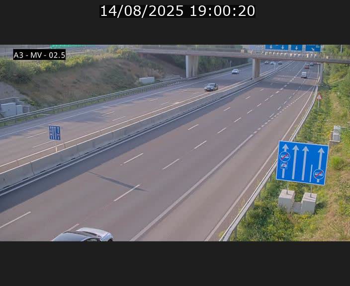 Webcam autoroute A3 au Luxembourg à proximité de la Croix de Gasperich. Vue orientée vers Luxembourg