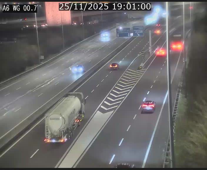 Traffic live webcam Luxembourg Croix de Cessange - A6 - BK 0.7 - direction A3 France