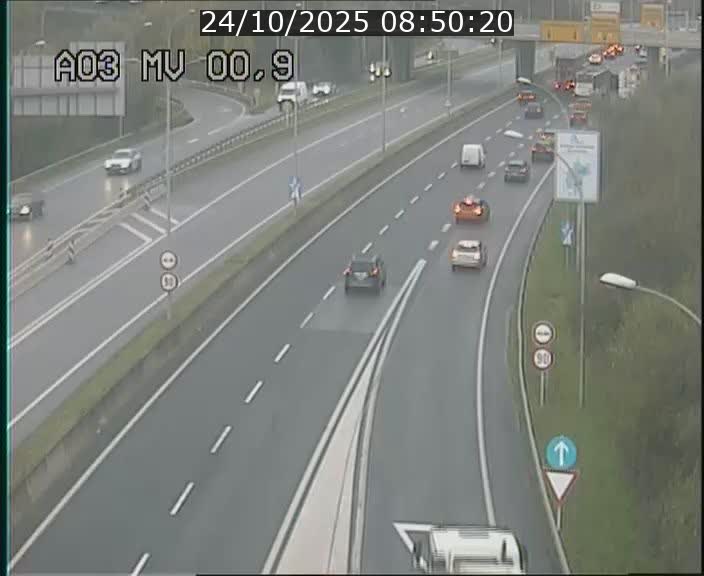 Traffic live webcam Luxembourg Croix de Gasperich - A3 - BK 0.4 - direction Luxembourg