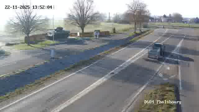 Webcam de surveillance sur D604 (France) à Phalsbourg, cadrée vers Phalsbourg, proposant une information routière utile aux déplacements quotidiens.
