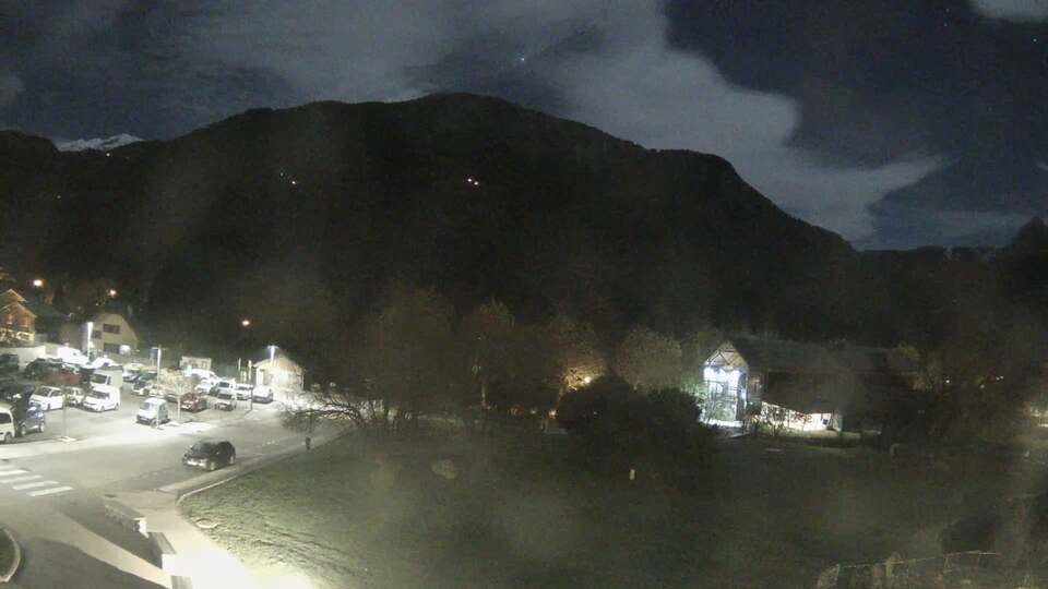 Webcam au niveau de la mairie du village du Bourg d'Oisans, aux pieds de l'Alpe d'Huez et aux portes du parc des Écrins