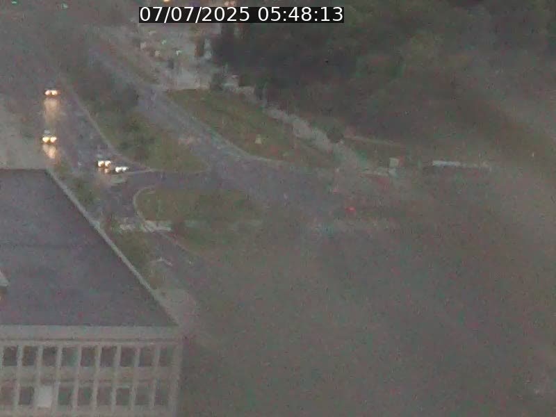 Webcam sur l'avenue John Fitzgerald Kennedy (N51) avec vue sur le Pont rouge (Pont Grande Duchesse Charlotte), l'arrêt Pfaffenthal et l'entrée du quartier Kirchberg