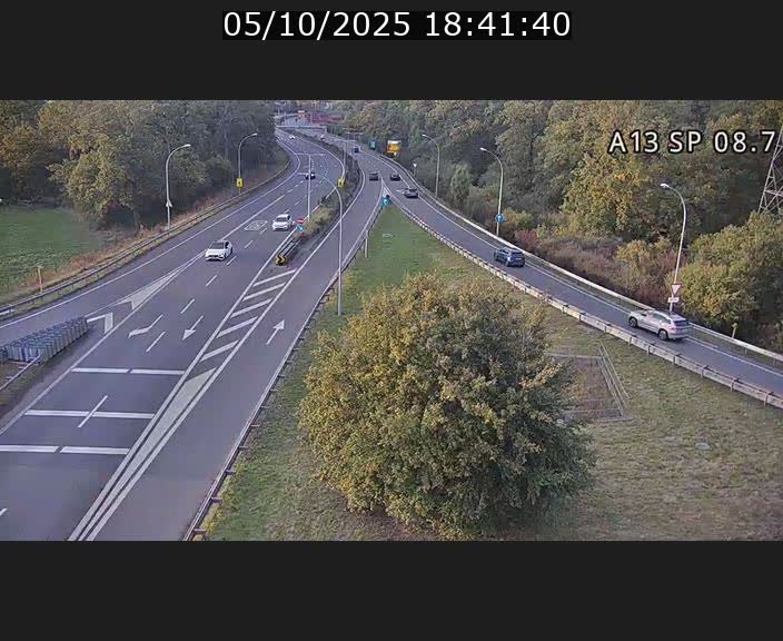 Traffic live webcam Luxembourg Jonction Lankelz - A13 direction Pétange - BK 8.7 