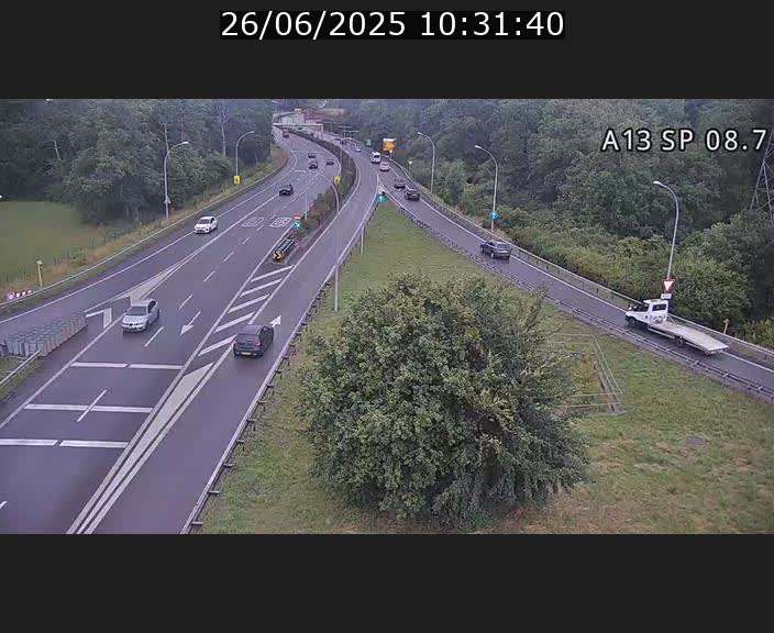 Traffic live webcam Luxembourg Jonction Lankelz - A13 direction Pétange - BK 8.7 