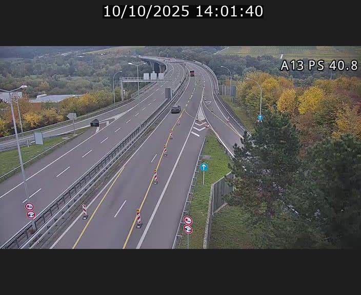 Webcam autoroute A13 à la sortie est du tunnel Markusbierg à Schengen. Vue sur le pont de la Moselle, vers l'Allemagne