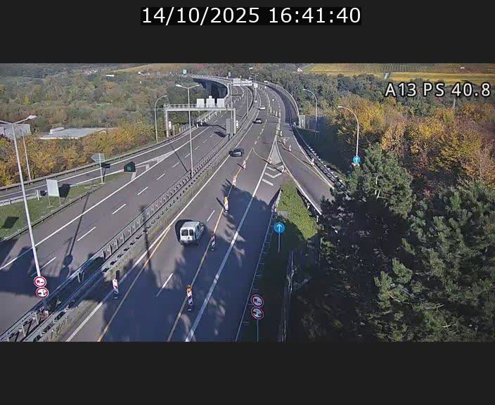 Webcam autoroute A13 à la sortie est du tunnel Markusbierg à Schengen. Vue sur le pont de la Moselle, vers l'Allemagne