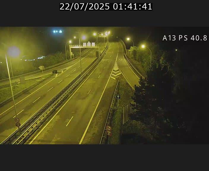 Webcam autoroute A13 à la sortie est du tunnel Markusbierg à Schengen. Vue sur le pont de la Moselle, vers l'Allemagne