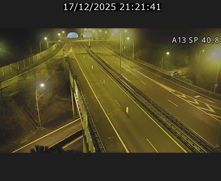 Webcam avec vue sur l'entrée côté allemand du tunnel Markusbierg à Schengen. Vue orientée vers le tunnel et Bettembourg