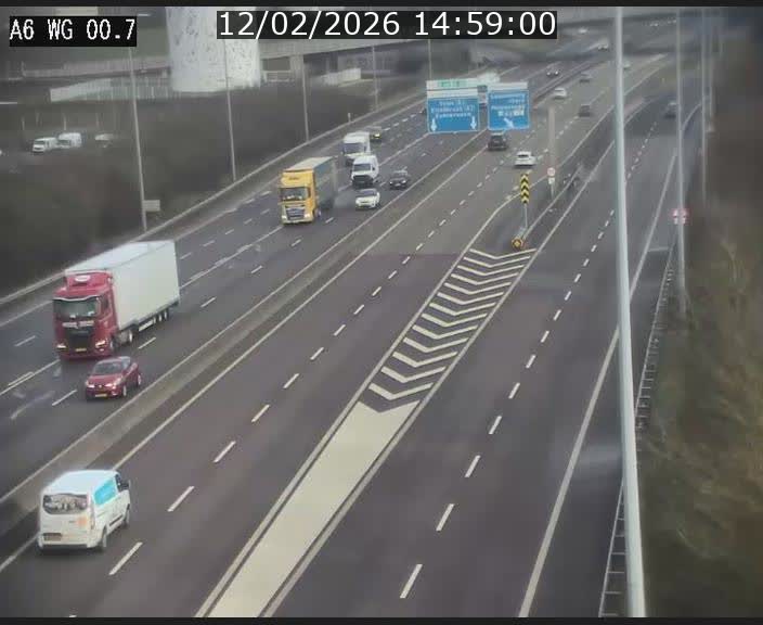 Traffic live webcam Luxembourg Croix de Cessange - A6 - BK 0.7 - direction A3 France