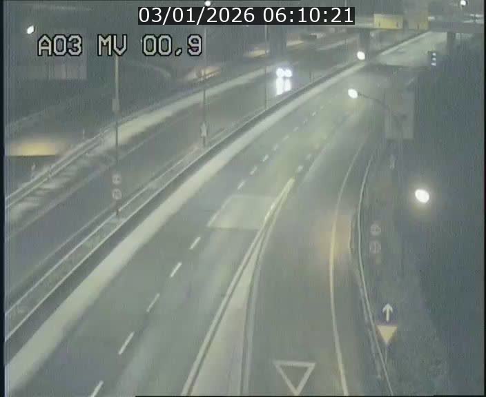 Traffic live webcam Luxembourg Croix de Gasperich - A3 - BK 0.4 - direction Luxembourg