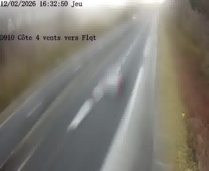 Webcam sur la D910 située dans la Côte des 4 vents. Vue orientée vers le haut de la côte, vers Faulquemont