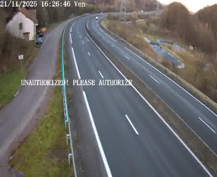 Webcam sur la D910 située dans la Côte des 4 vents. Vue orientée vers le bas, vers Saint-Avold.