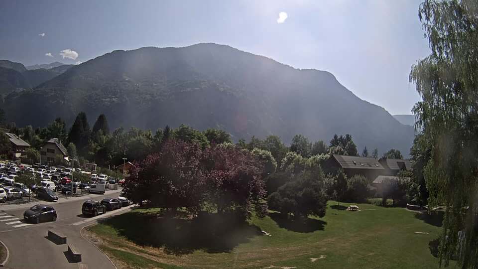 Webcam au niveau de la mairie du village du Bourg d'Oisans, aux pieds de l'Alpe d'Huez et aux portes du parc des Écrins