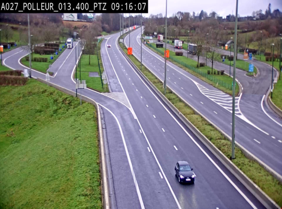Webcam A27/E42 avec vue sur le parking de l'aire de Polleur, après le Viaduc de Polleur à Theux. Vue orientée vers Liège