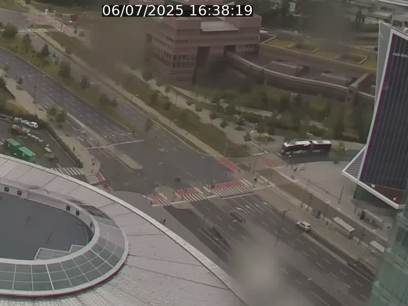 Webcam sur l'avenue John Fitzgerald Kennedy (N51) avec vue sur le Pont rouge (Pont Grande Duchesse Charlotte), l'arrêt Pfaffenthal et l'entrée du quartier Kirchberg
