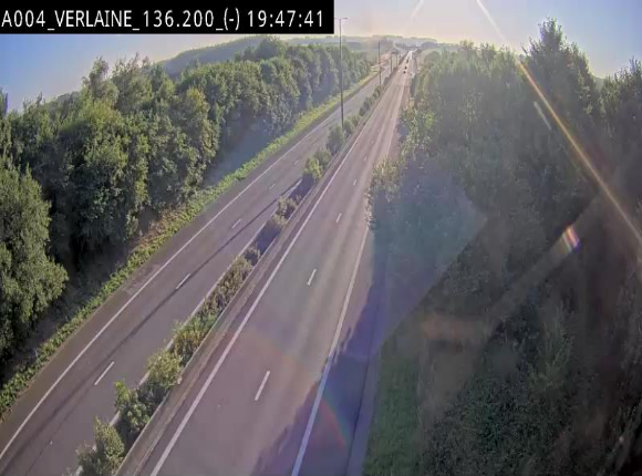 Webcam sur l'E411 à hauteur du pont surplombant la N40, à proximité de la sortie 26 Verlaine - Libramont-Chevigny. Vue orientée vers Namur