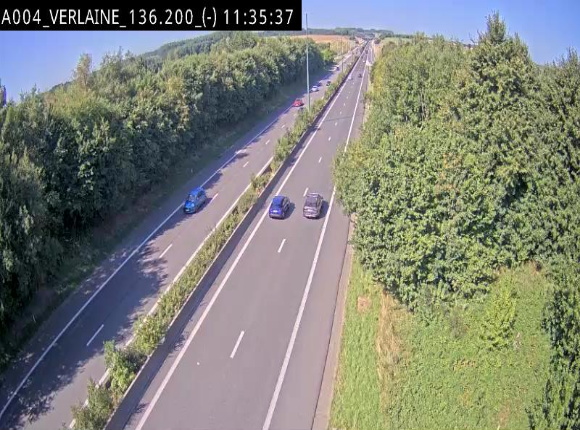 Webcam sur l'E411 à hauteur du pont surplombant la N40, à proximité de la sortie 26 Verlaine - Libramont-Chevigny. Vue orientée vers Namur