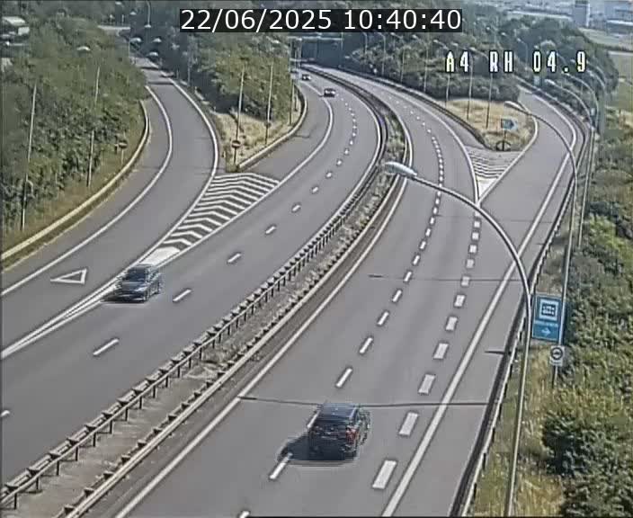 Traffic live webcam Luxembourg Leudelange - A4 - BK 4.9 - direction Luxembourg