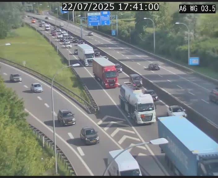 Traffic live webcam Luxembourg - Croix de Cessange - A6 - BK 3.5 - direction France/Allemagne