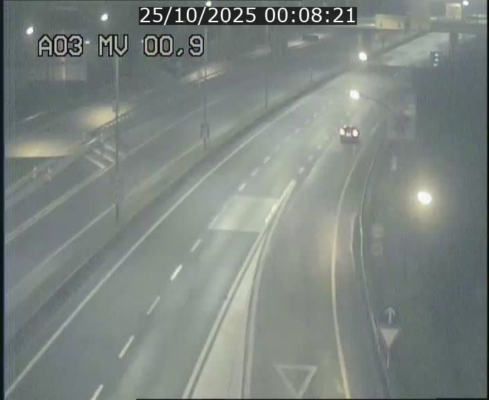 Traffic live webcam Luxembourg Croix de Gasperich - A3 - BK 0.4 - direction Luxembourg