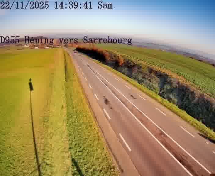 Caméra routière située sur D955 (France) à Heming, orientée vers Sarrebourg, surveillant en continu la circulation locale et régionale.