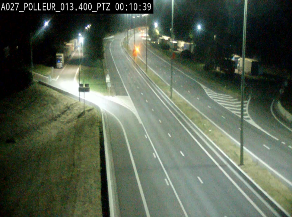 Webcam A27/E42 avec vue sur le parking de l'aire de Polleur, après le Viaduc de Polleur à Theux. Vue orientée vers Liège