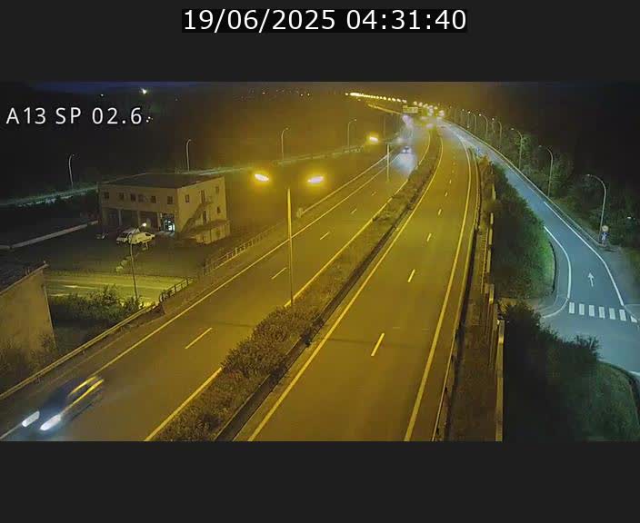 Traffic live webcam Luxembourg Sanem - A13 direction Pétange - BK 2.6