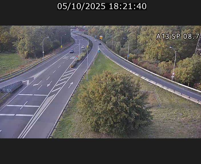 Traffic live webcam Luxembourg Jonction Lankelz - A13 direction Pétange - BK 8.7 