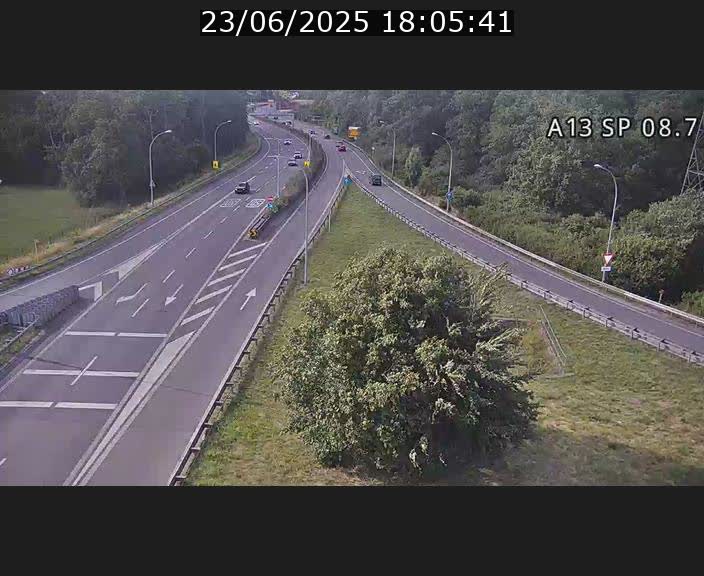 Traffic live webcam Luxembourg Jonction Lankelz - A13 direction Pétange - BK 8.7 