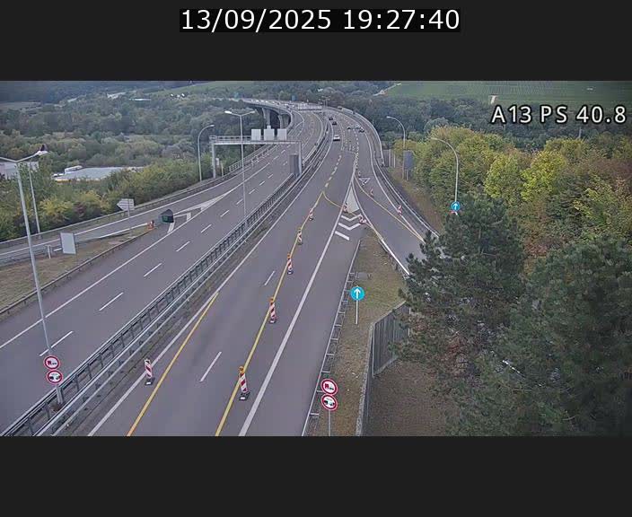Webcam autoroute A13 à la sortie est du tunnel Markusbierg à Schengen. Vue sur le pont de la Moselle, vers l'Allemagne