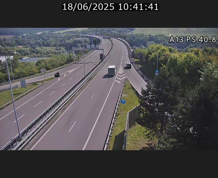 Webcam autoroute A13 à la sortie est du tunnel Markusbierg à Schengen. Vue sur le pont de la Moselle, vers l'Allemagne