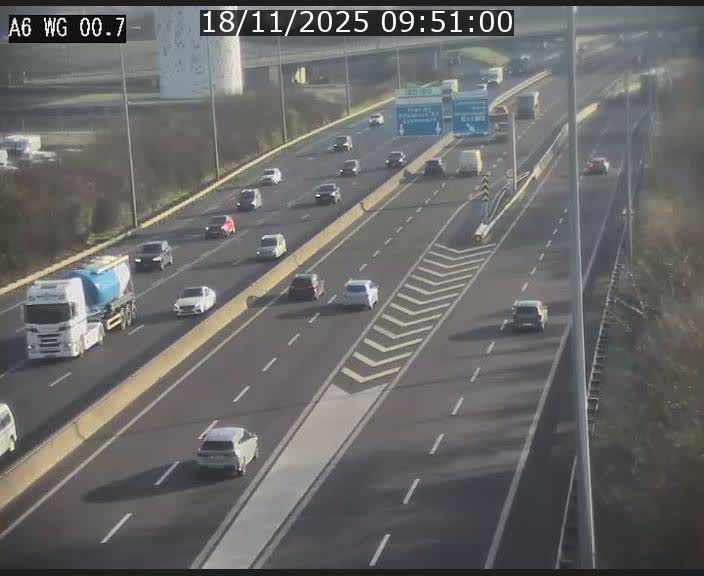 Traffic live webcam Luxembourg Croix de Cessange - A6 - BK 0.7 - direction A3 France