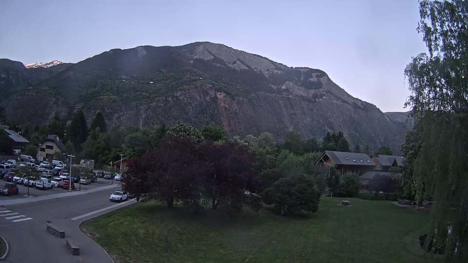 Webcam au niveau de la mairie du village du Bourg d'Oisans, aux pieds de l'Alpe d'Huez et aux portes du parc des Écrins