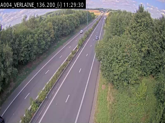 Webcam sur l'E411 à hauteur du pont surplombant la N40, à proximité de la sortie 26 Verlaine - Libramont-Chevigny. Vue orientée vers Namur